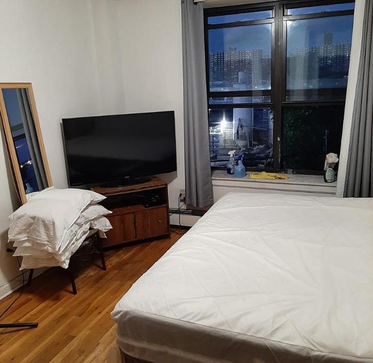 2nd image of 841 Longfellow Ave