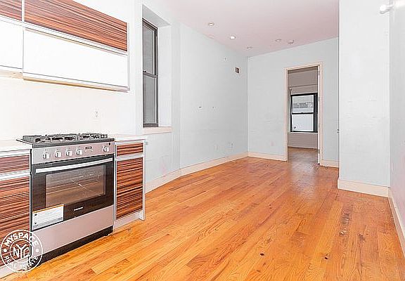 3rd image of 490 Kosciuszko St #4D