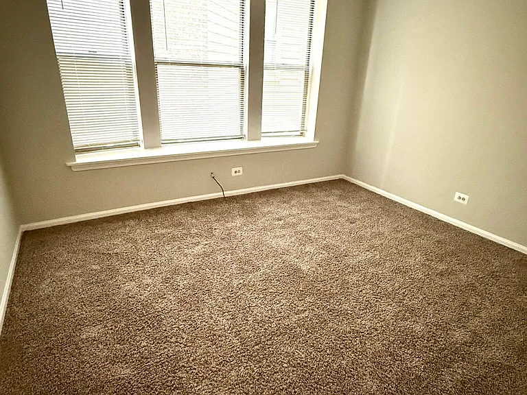 6143 S Woodlawn Ave #1 — Photo 6