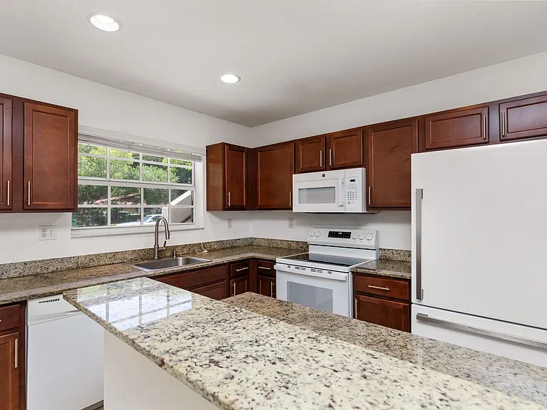 3525 NW 114th Ln — Photo 8