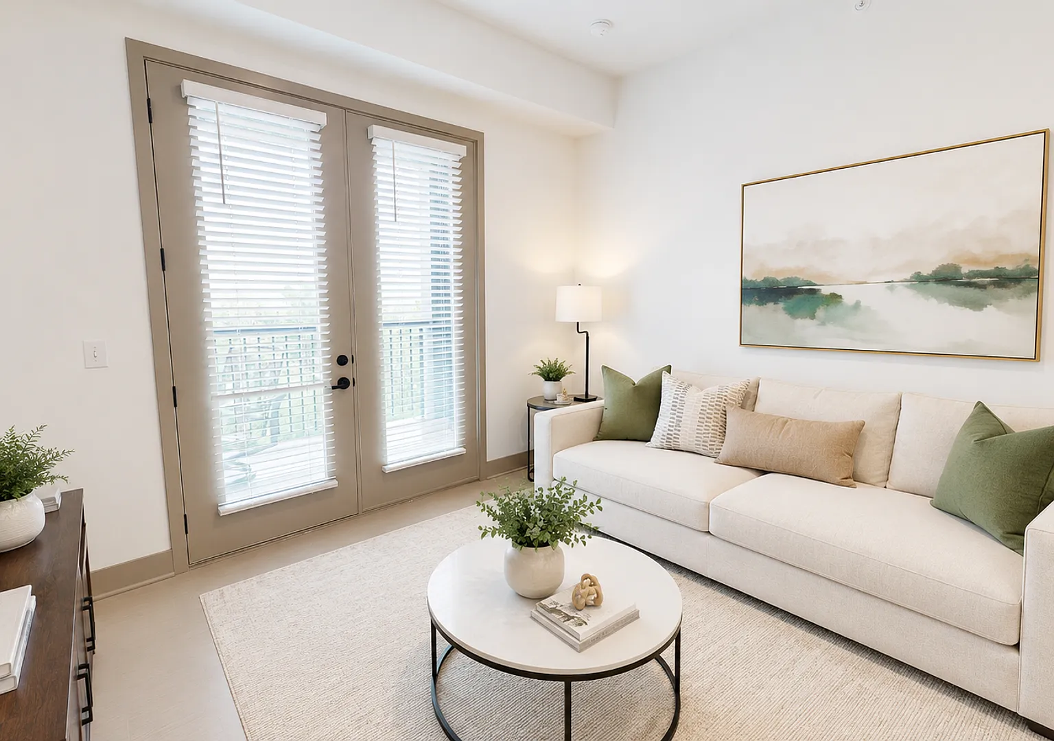 120 On Oak Luxury Apartments — Photo 3
