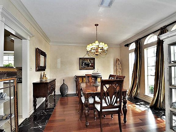 4th image of 4422 Castlewood St