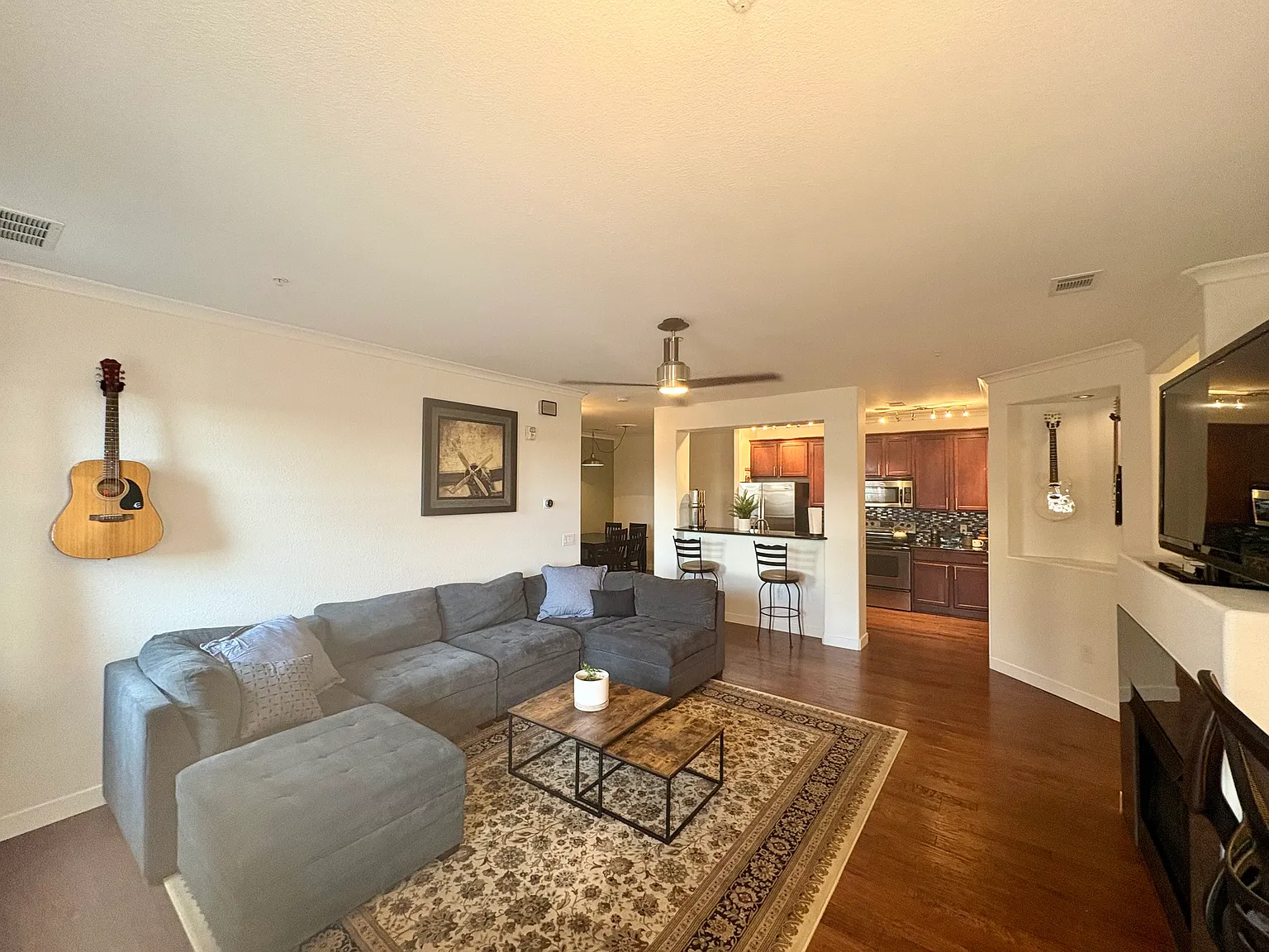 2 bed, 1124 sqft, $2,289 — Photo 2