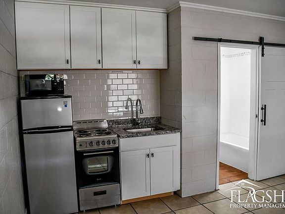 2nd image of 402 S Holly St APT B