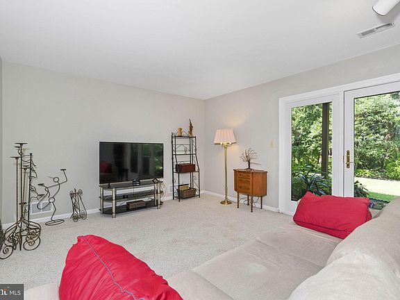 5th image of 104 Vineyards Ct