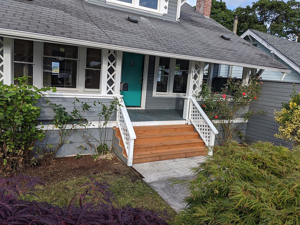 Beautifully restored Craftsman, with a Columbia river VIEW!!