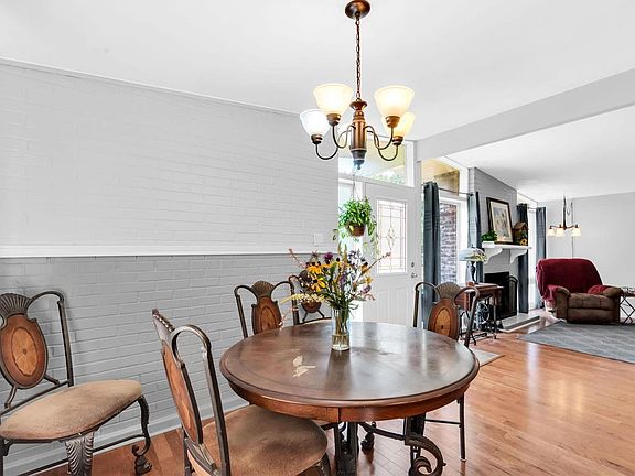 5th image of 925 Saint Anthony Ln