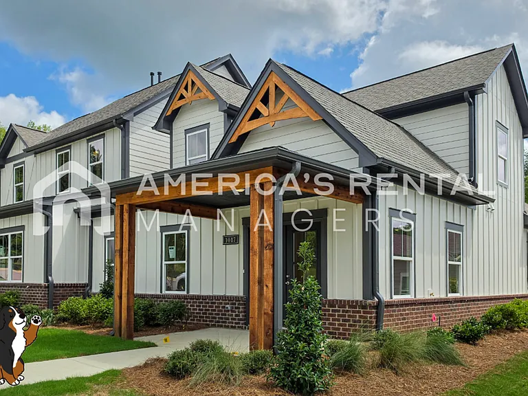 1017 Grand River Blvd W — Photo 1