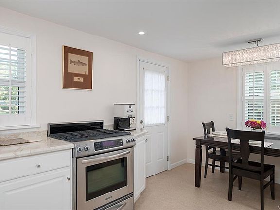 5th image of 452 Darwin Dr
