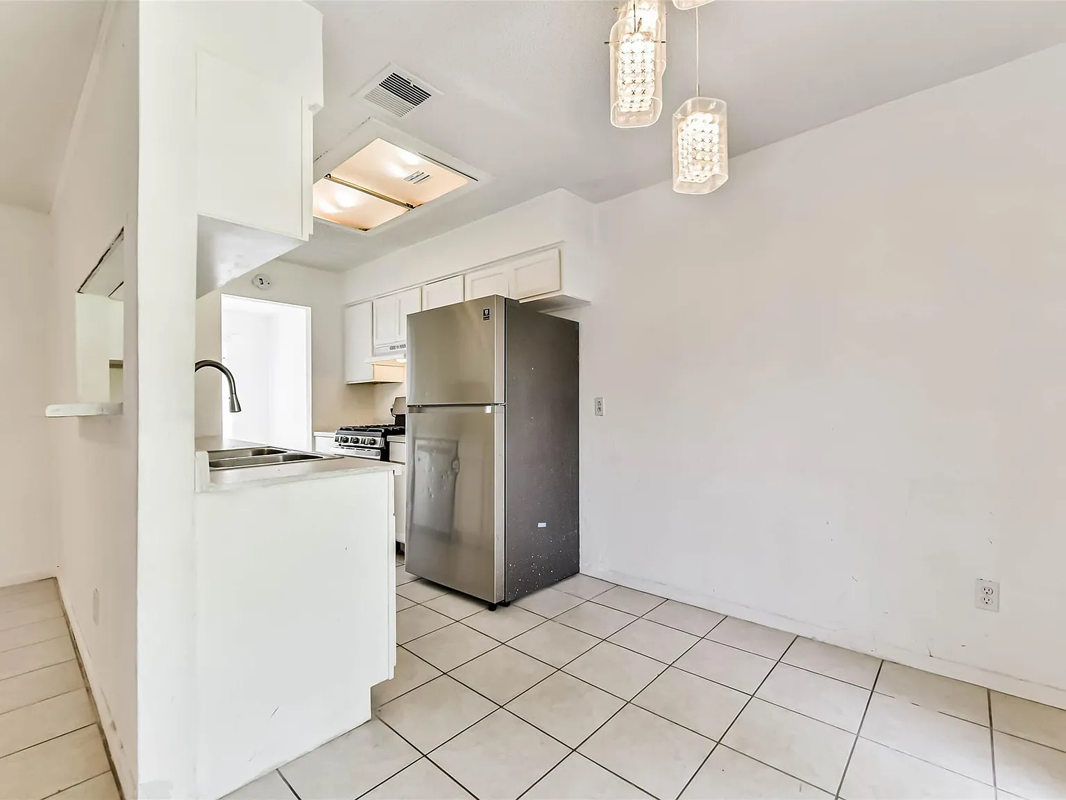 4 bed, 2.0 bath, 1433 sqft, $1,800 — Photo 4