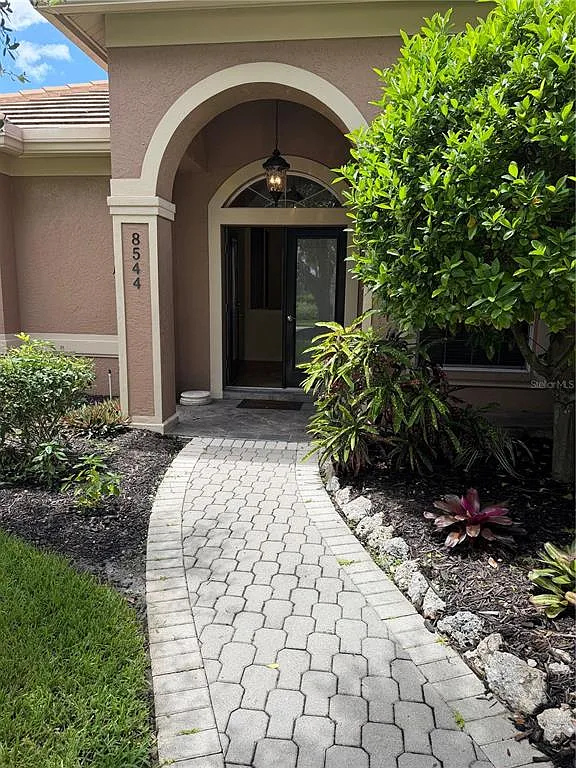 3 bed, 2.5 bath, 2517 sqft, $3,295 — Photo 2