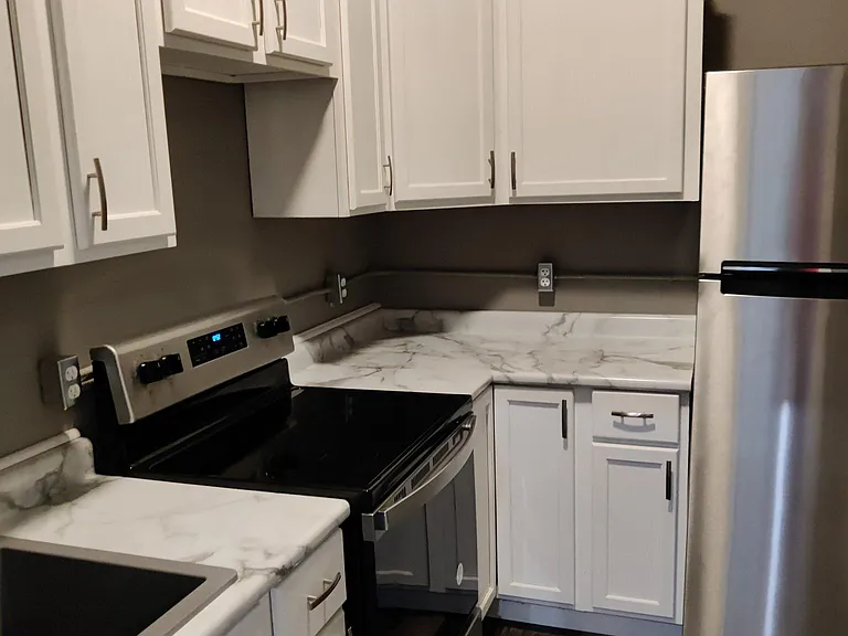 401 E Erie St #3 — Photo 6