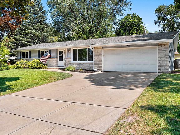 3rd image of 153 Joan Ave