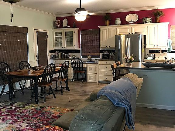Living/dining 