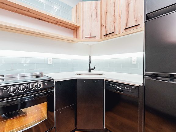4th image of 675 Grand St #3F