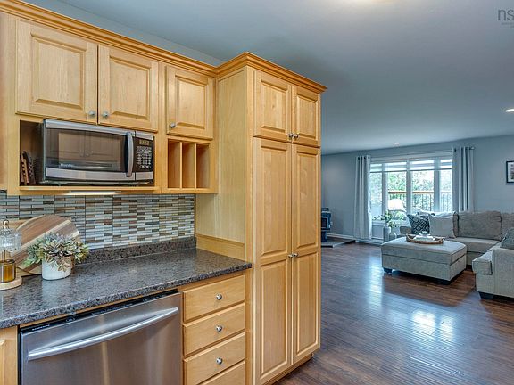 4th image of 1864 Harmony Rd