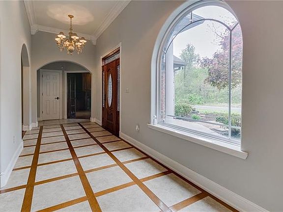 3rd image of 32 Saint Andrews Dr