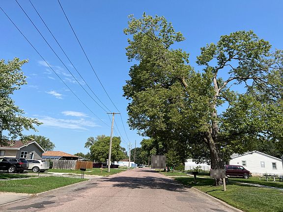 4th image of 1001 B St