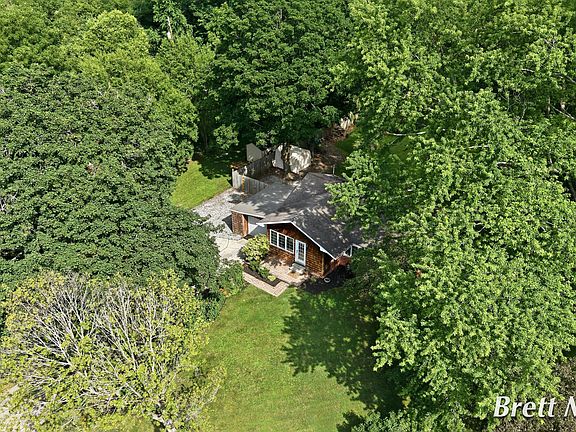 3rd image of 2304 Tecumseh River Rd