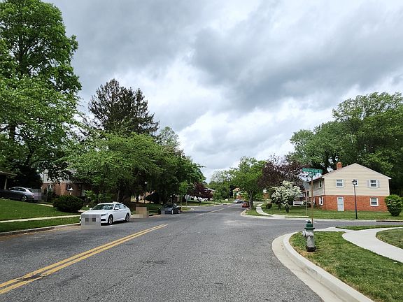 5th image of 10803 Bennington Dr