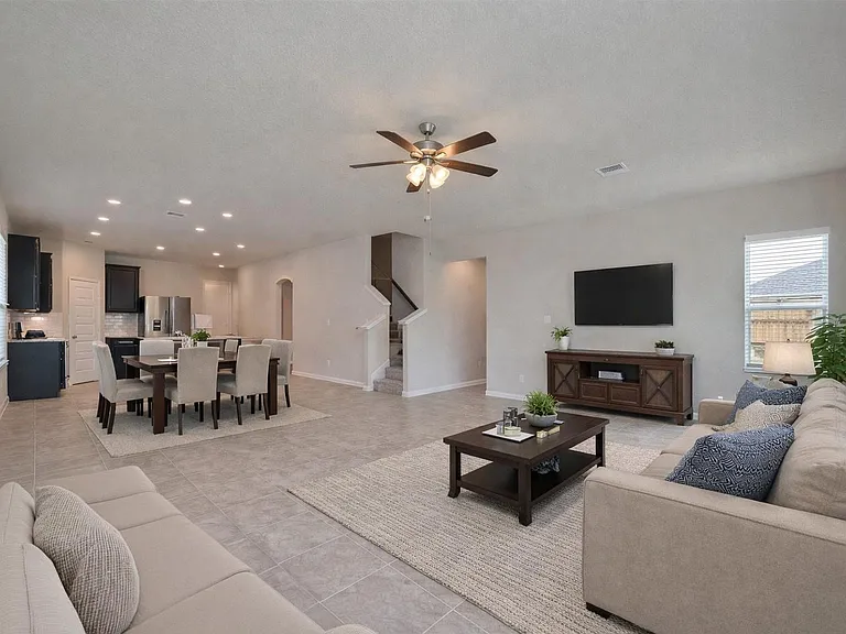 1015 Modesto Dr — Photo 11