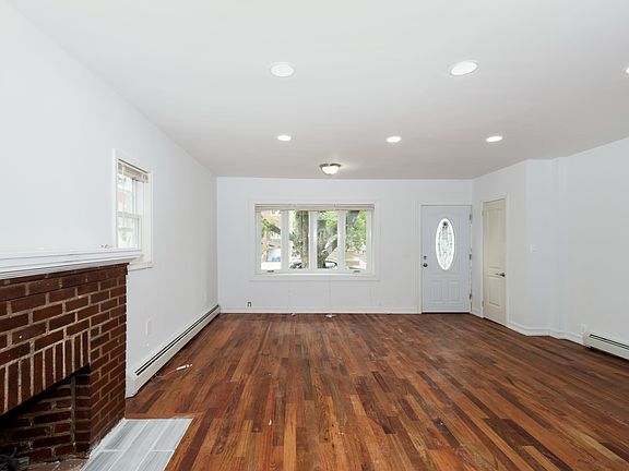 4th image of 1719 E 53rd St
