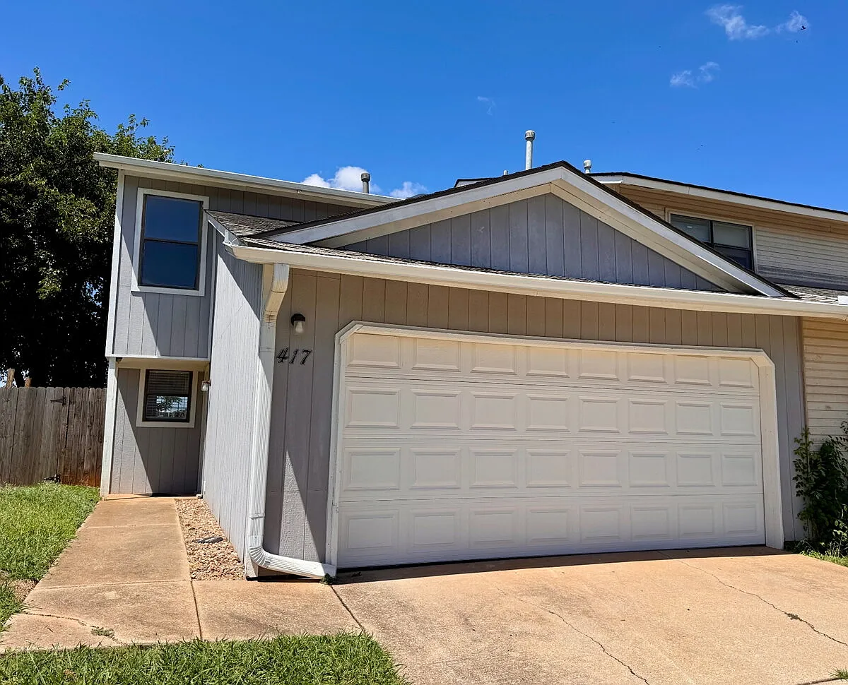3 bed, 2.5 bath, 1415 sqft, $1,495 — Photo 1