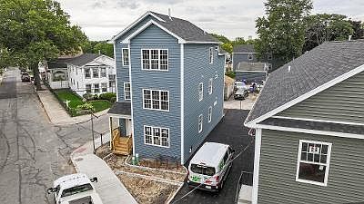 5th image of 84 Coggeshall St