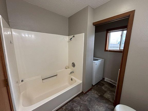 4th image of 513 E 1st St #513B