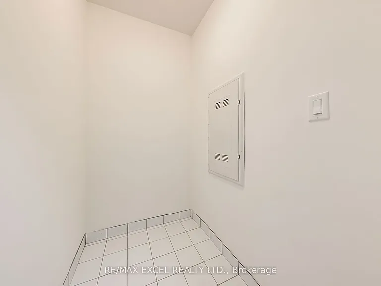 386 Yonge St #4904 — Photo 16