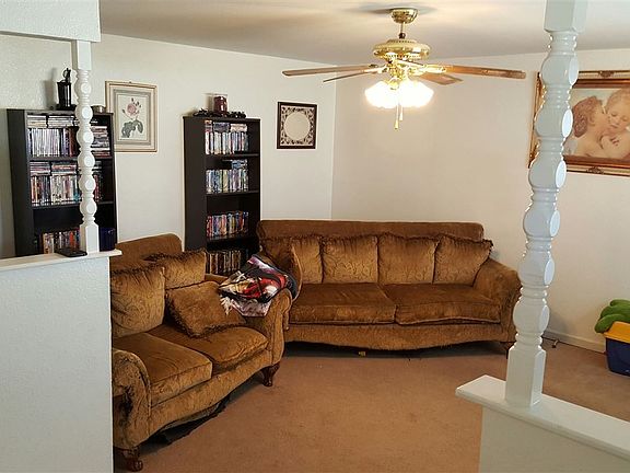 2nd image of 800 W Hervey Dr