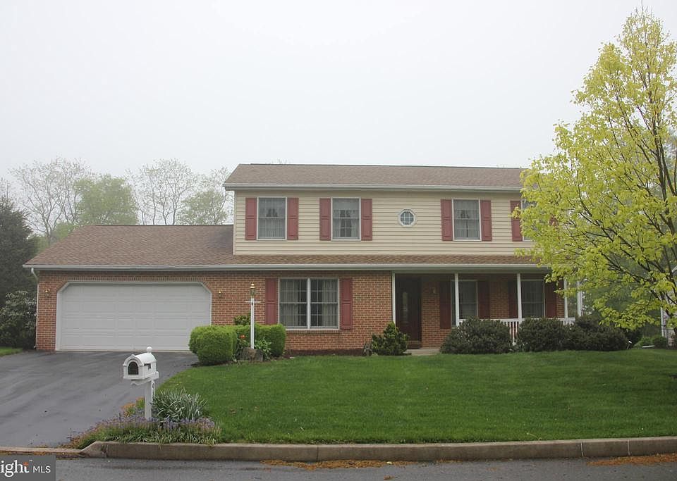 2nd image of 913 Sunnyhill Ln