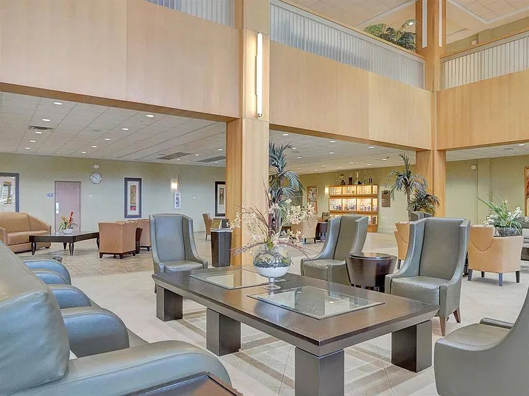 390 Fanshaw J #J — Photo 13
