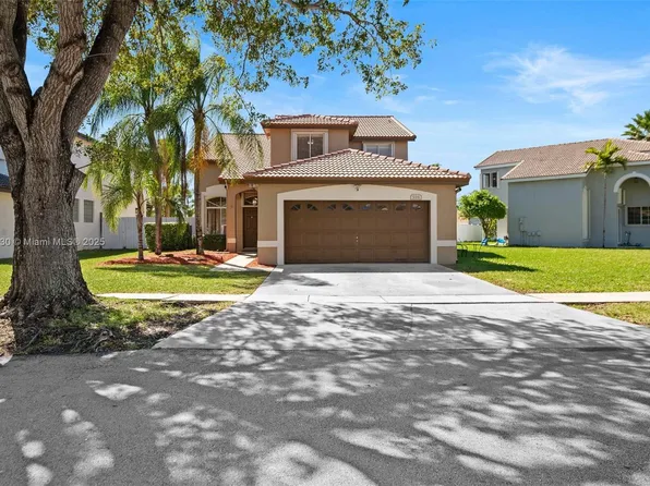 934 SW 176th Ter, Pembroke Pines, FL 33029