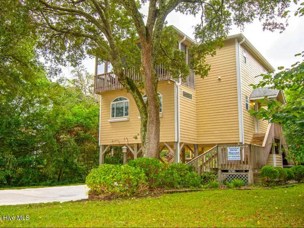 109 Pinewood Place, Emerald Isle, NC 28594