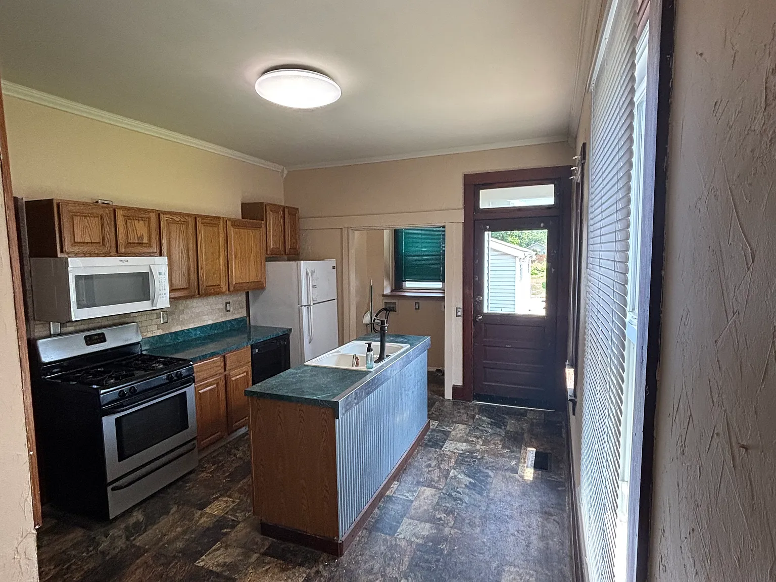 1211 N 1st Ave — Photo 1