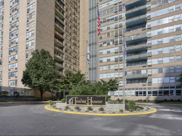 Towne House Apartments