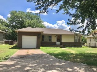 2017 N 7th St, Ponca City, OK 74601