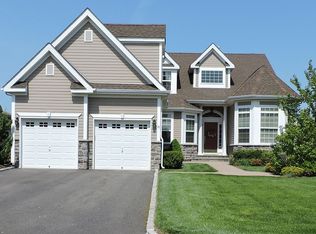 76 Foxglove Row, Riverhead, NY 11901