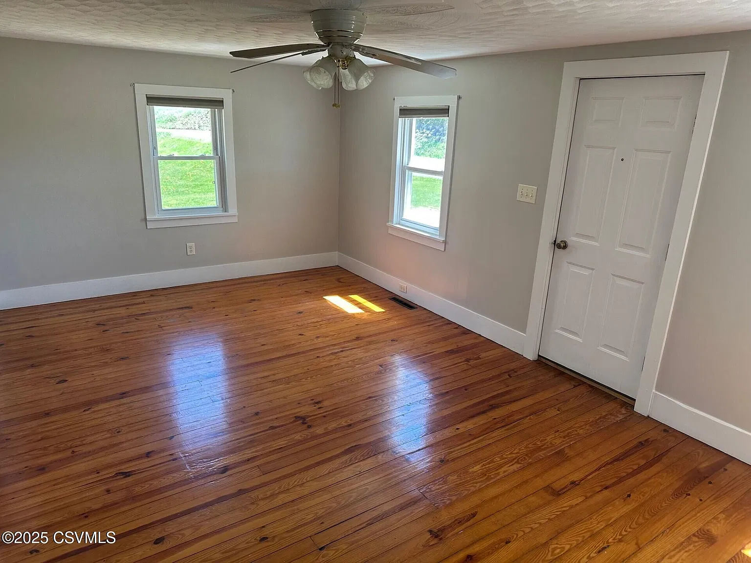2 bed, 1008 sqft, $1,350 — Photo 2