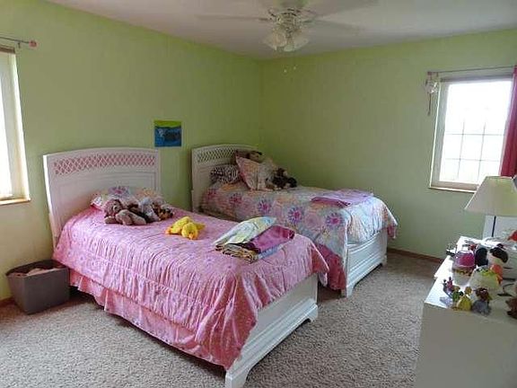 4th image of 1435 Crestwood Ave