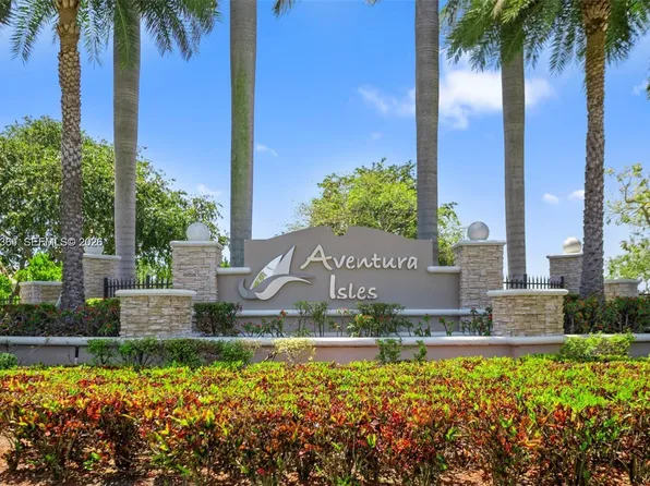 933 NE 191st St, Miami, FL 33179