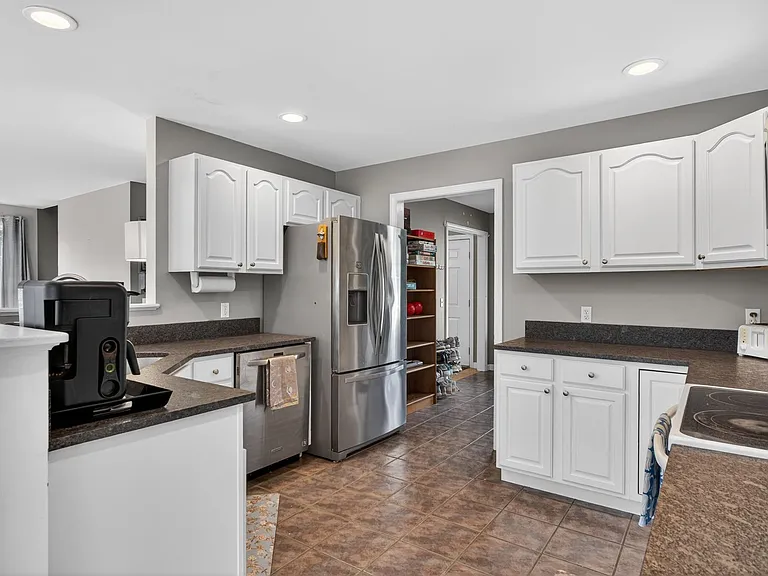 9 Stephen Dr — Photo 16