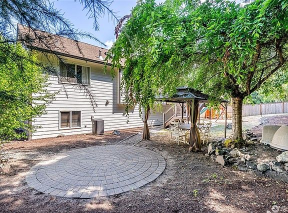 3rd image of 2202 18th St SE #A