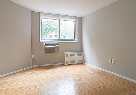 4th image of 480 2nd Ave APT 18C