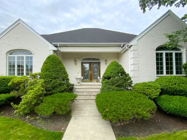 5 Concord Rd, Stoneham, MA 02180