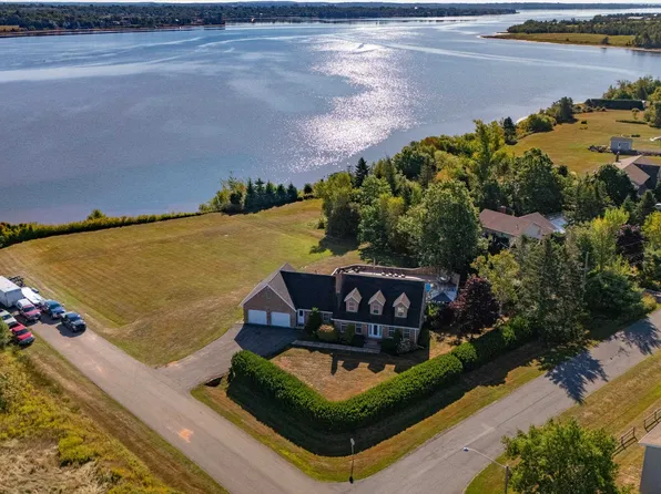 138 Cathy Dr, Cornwall, PE C0A 1H8