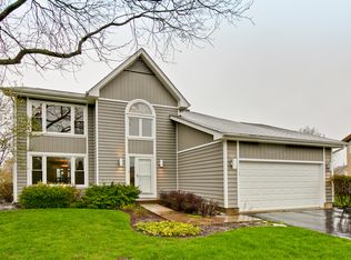 115 Old Barn Ct, Buffalo Grove, IL 60089
