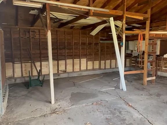 4th image of 303 Verbryck St