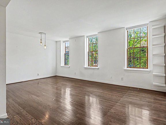4th image of 301 Race St APT 316